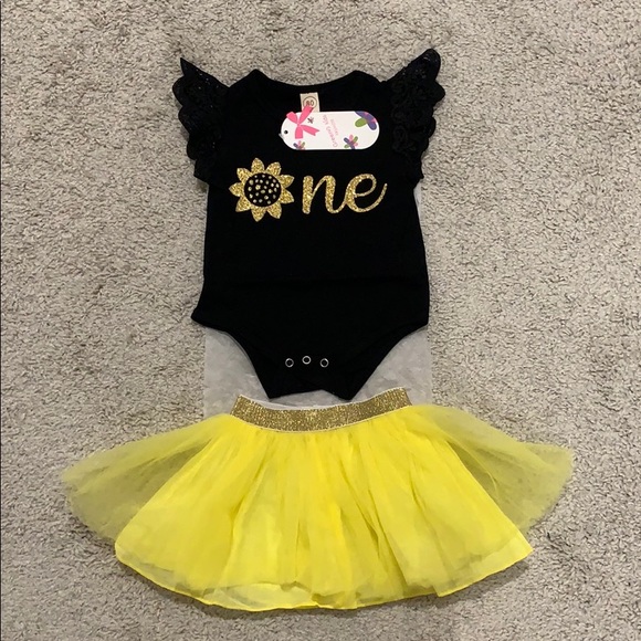 Baby Girl’s One Year Birthday Outfit - Picture 2 of 11